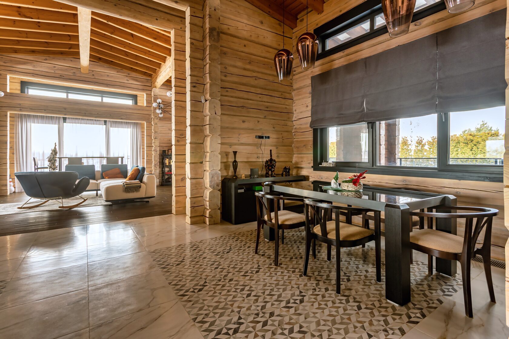 Дизайн интерьеров с деревом